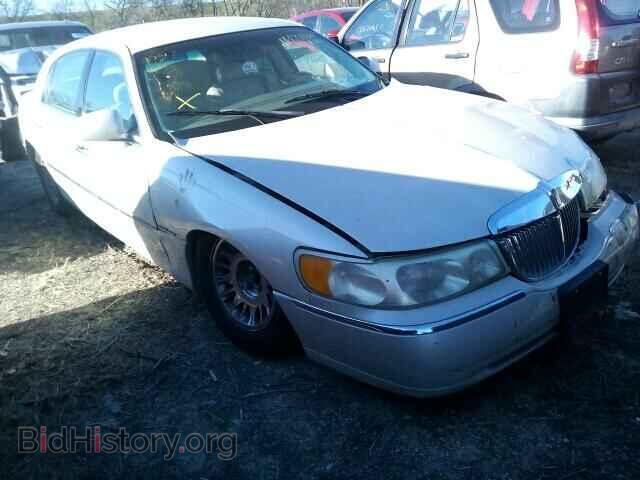 Photo 1LNHM83W1YY791136 - LINCOLN TOWNCAR 2000