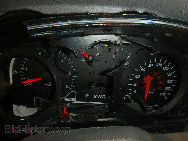 2004 FORD FREESTAR - VIN: 2FMZA57224BB30757 - Фото 8