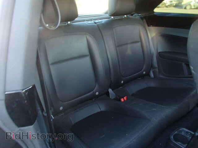 2013 VOLKSWAGEN BEETLE - VIN: 3VWJP7AT1DM657908 - Фото 6