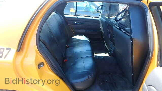 2011 FORD CROWN VIC - VIN: 2FABP7AV0BX178850 - Фото 6