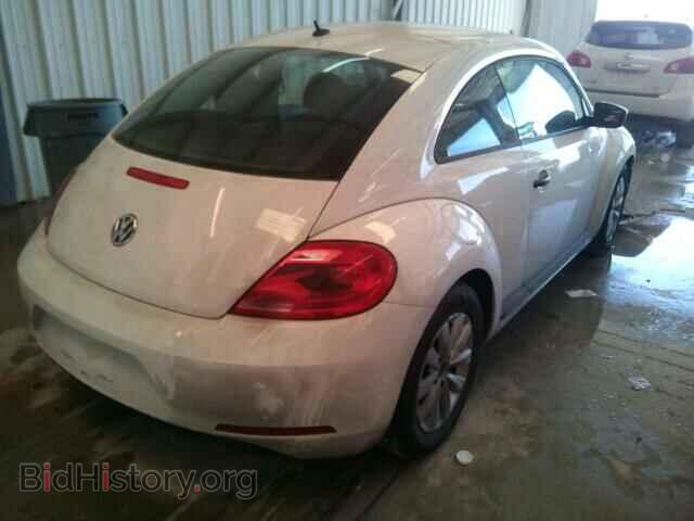 2014 VOLKSWAGEN BEETLE - VIN: 3VWFP7AT1EM609879 - Фото 4