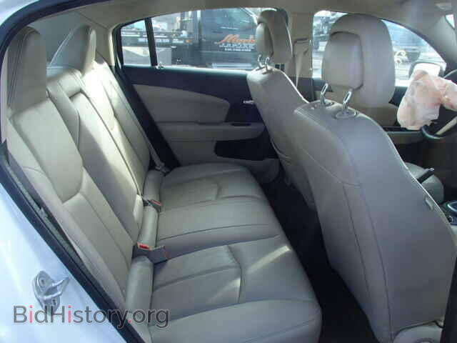 2011 CHRYSLER 200 - VIN: 1C3BC2FB2BN580737 - Фото 6