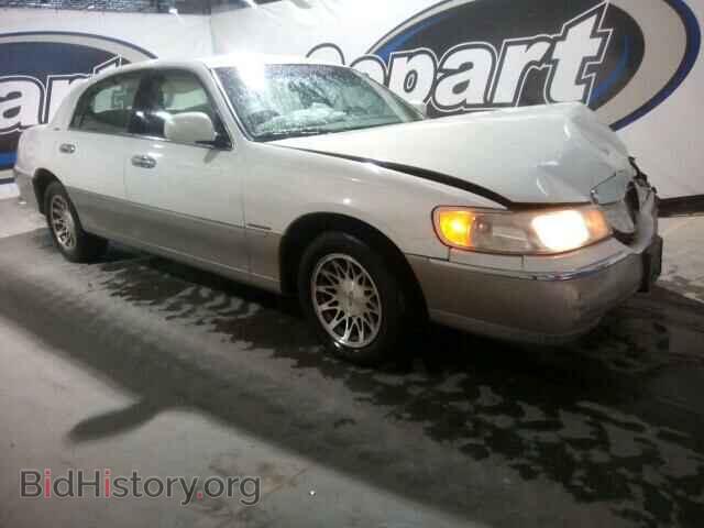 Photo 1LNHM82W9YY831304 - LINCOLN TOWNCAR 2000