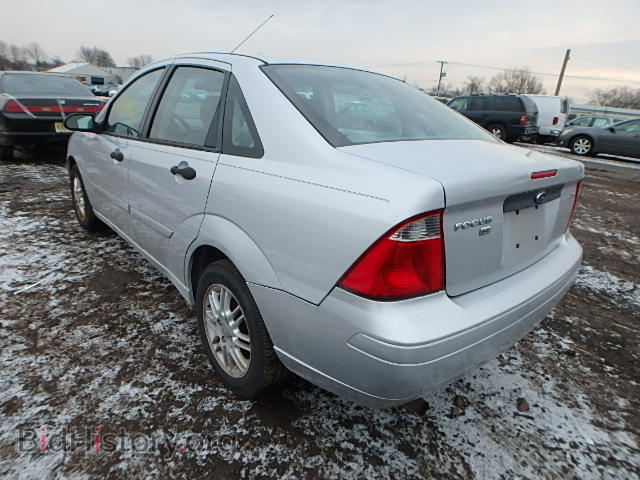 2005 FORD FOCUS - VIN: 1FAFP34N55W101607 - Photo 3