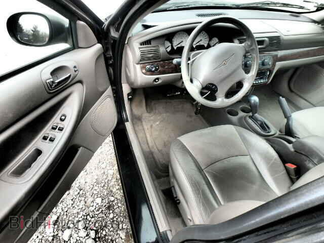 2004 CHRYSLER SEBRING - VIN: 1C3EL56R44N132398 - Фото 9