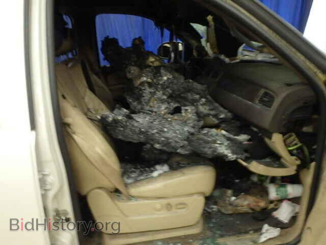 2011 GMC YUKON - VIN: 1GKS2MEF7BR200710 - Фото 5