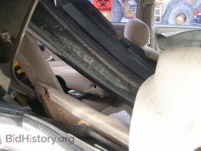 2000 MAZDA 626 - VIN: 1YVGF22C7Y5173443 - Фото 6