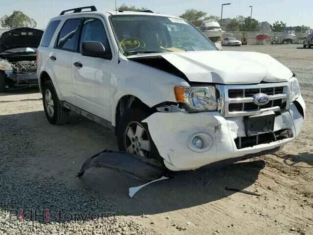 Фотография 1FMCU0DG5BKC18088 - FORD ESCAPE 2011