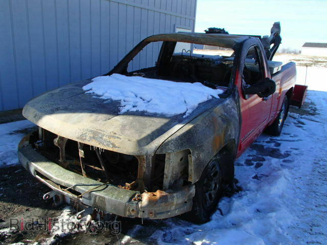 2011 CHEVROLET SILVERADO - VIN: 1GCNKPE02BZ135531 - Фото 2
