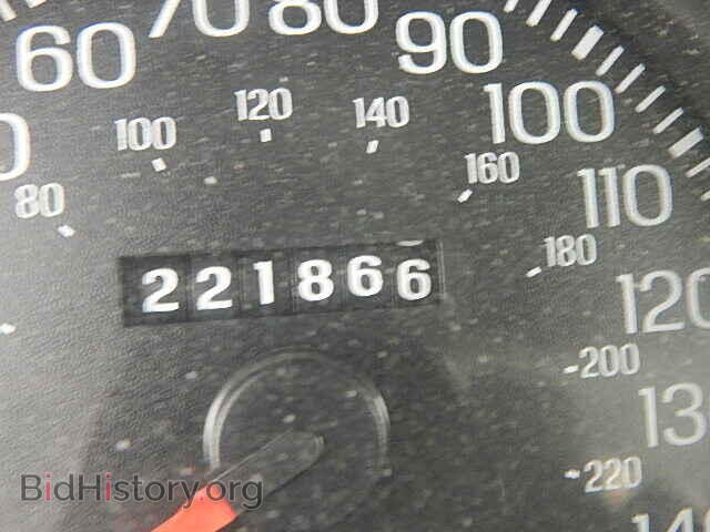 2002 FORD CROWN VIC - VIN: 2FAFP71W22X142233 - Фото 8