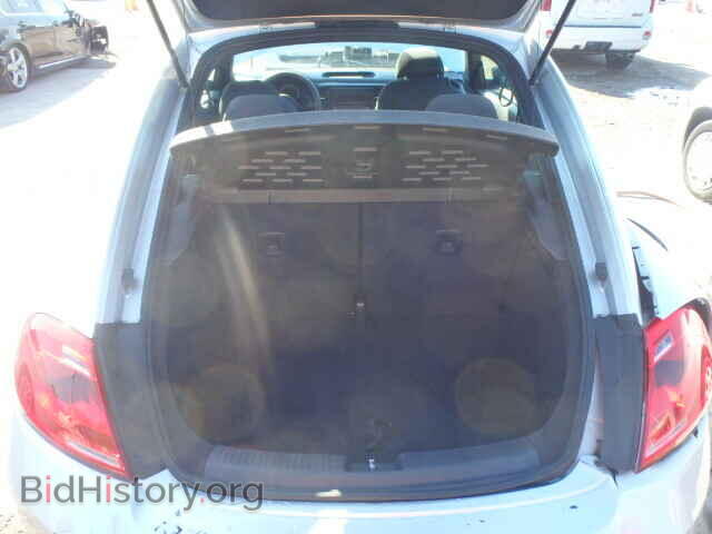 2013 VOLKSWAGEN BEETLE - VIN: 3VWFP7AT1DM618290 - Фото 9