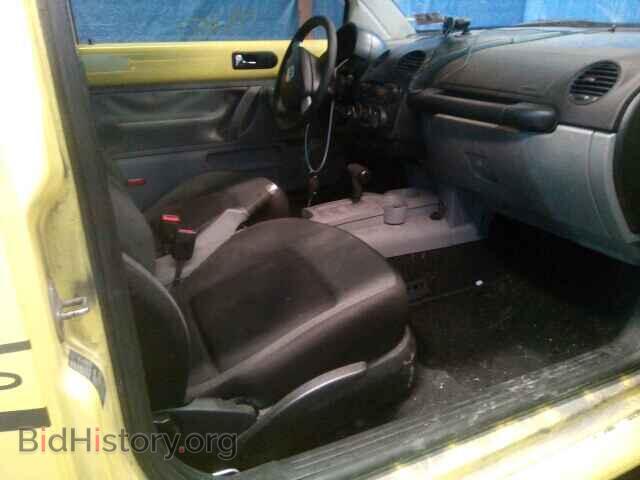 2000 VOLKSWAGEN BEETLE - VIN: 3VWBC21C8YM472926 - Фото 5