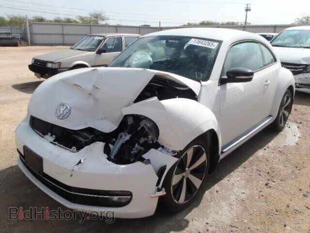 2013 VOLKSWAGEN BEETLE - VIN: 3VWVA7AT1DM620778 - Фото 2