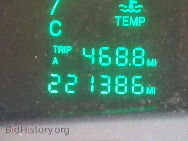 2002 CADILLAC DEVILLE - VIN: 1G6KD54Y22U201276 - Photo 8