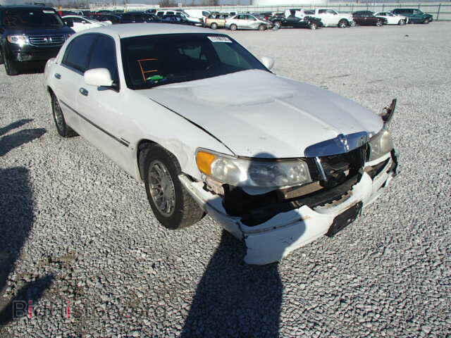 Photo 1LNHM82W2YY783600 - LINCOLN TOWNCAR 2000
