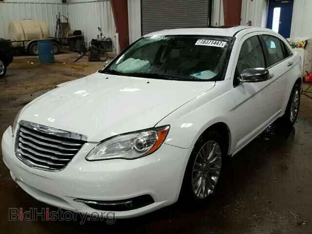 2013 CHRYSLER 200 - VIN: 1C3CCBCG8DN579860 - Фото 2
