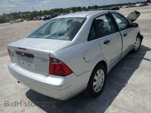 2005 FORD FOCUS - VIN: 1FAFP34N35W143807 - Фото 4