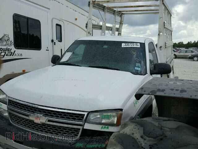 2005 CHEVROLET SILVERADO - VIN: 1GCHC24U55E324042 - Photo 2
