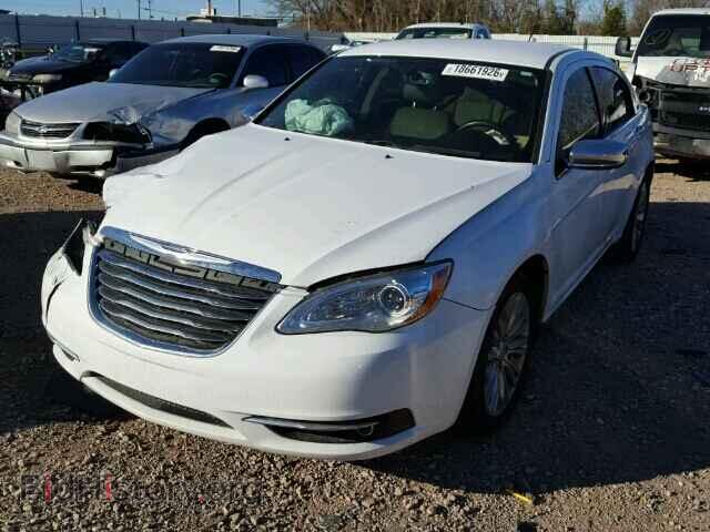2011 CHRYSLER 200 - VIN: 1C3BC2FG5BN619395 - Фото 2