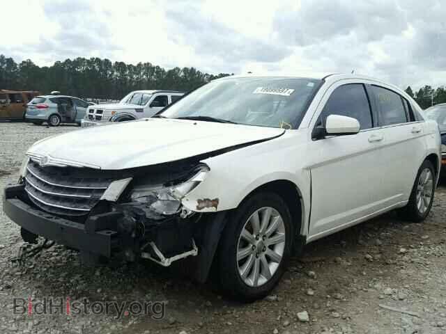 2010 CHRYSLER SEBRING - VIN: 1C3CC5FB1AN135121 - Фото 2