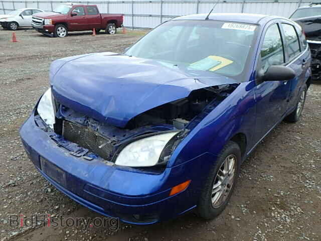 2005 FORD FOCUS - VIN: 3FAHP37N55R137367 - Фото 2