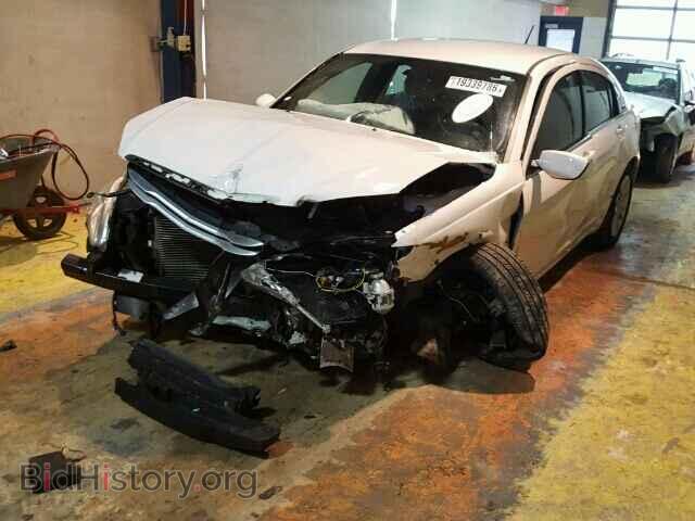 2013 CHRYSLER 200 - VIN: 1C3CCBAB0DN734036 - Photo 2
