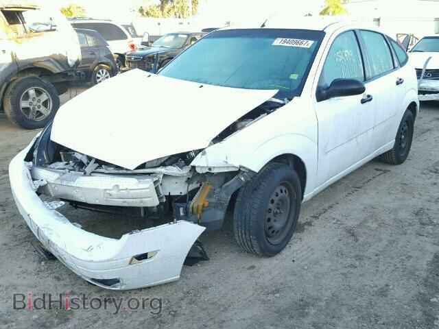 2005 FORD FOCUS - VIN: 3FAFP37N85R106962 - Photo 2