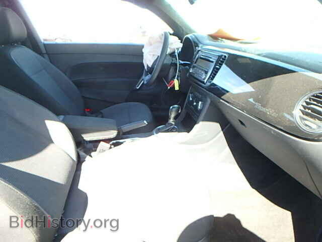 2013 VOLKSWAGEN BEETLE - VIN: 3VWFP7AT2DM659124 - Фото 5