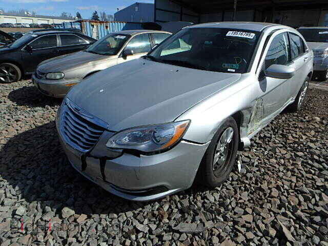 2012 CHRYSLER 200 - VIN: 1C3CCBAB0CN224011 - Фото 2