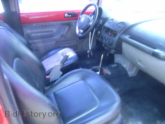 2000 VOLKSWAGEN BEETLE - VIN: 3VWCA21C8YM409917 - Фото 5