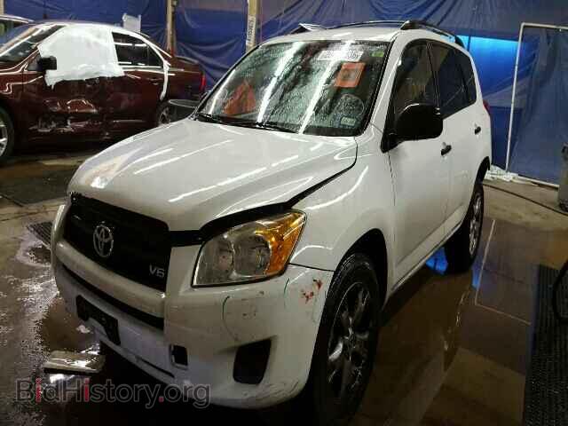 2011 TOYOTA RAV4 - VIN: JTMBK4DVXBD018310 - Фото 2