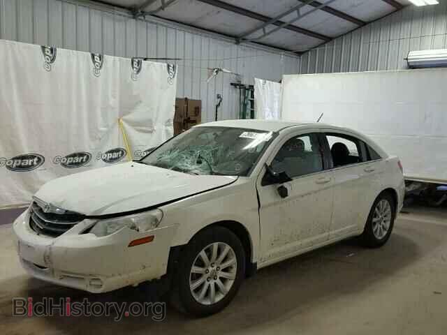 2010 CHRYSLER SEBRING - VIN: 1C3CC5FB8AN228279 - Фото 2