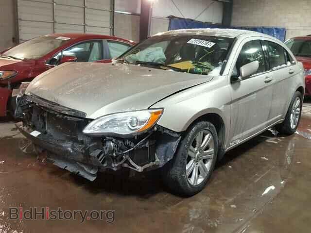 2013 CHRYSLER 200 - VIN: 1C3CCBAB1DN698633 - Фото 2