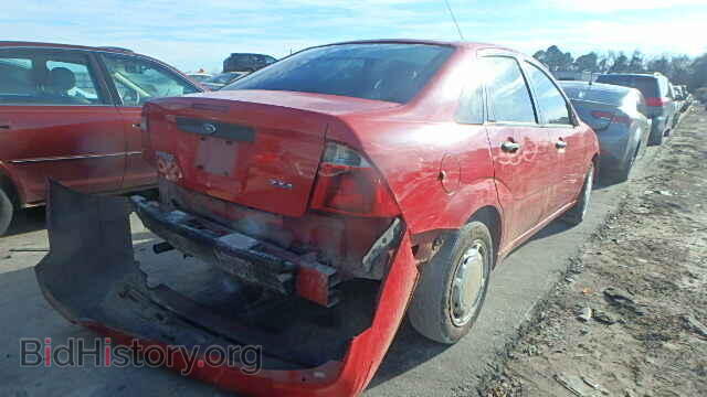 2005 FORD FOCUS - VIN: 1FAFP34NX5W158028 - Photo 4