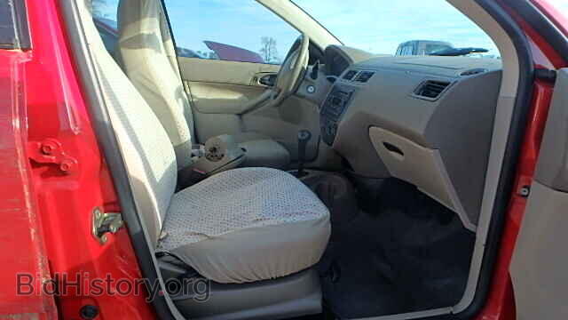 2005 FORD FOCUS - VIN: 1FAFP34NX5W158028 - Photo 5