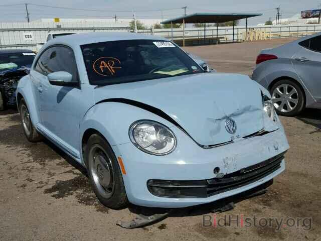 Photo 3VWJP7ATXCM653581 - VOLKSWAGEN BEETLE 2012