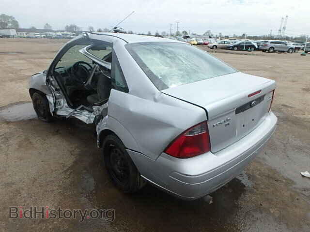 2005 FORD FOCUS - VIN: 1FAFP34NX5W282851 - Photo 3