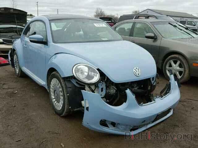 Photo 3VWJ07AT5EM659618 - VOLKSWAGEN BEETLE 2014