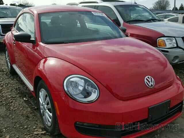 Photo 3VWFP7AT6CM624472 - VOLKSWAGEN BEETLE 2012