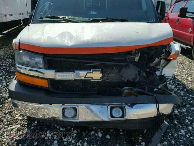 2010 CHEVROLET EXPRESS - VIN: 1GB9G5B67A1124932 - Фото 9