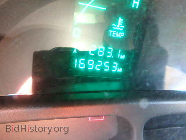 2000 CADILLAC DEVILLE - VIN: 1G6KD54Y0YU210826 - Photo 8