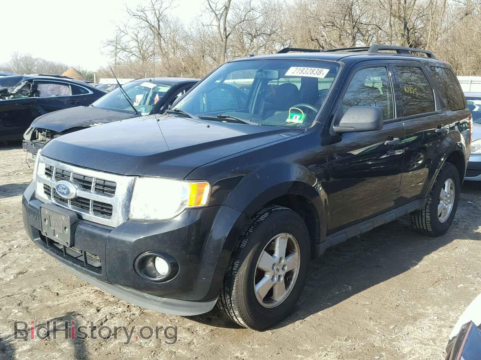 2011 FORD ESCAPE - VIN: 1FMCU0D74BKA12132 - Фото 2