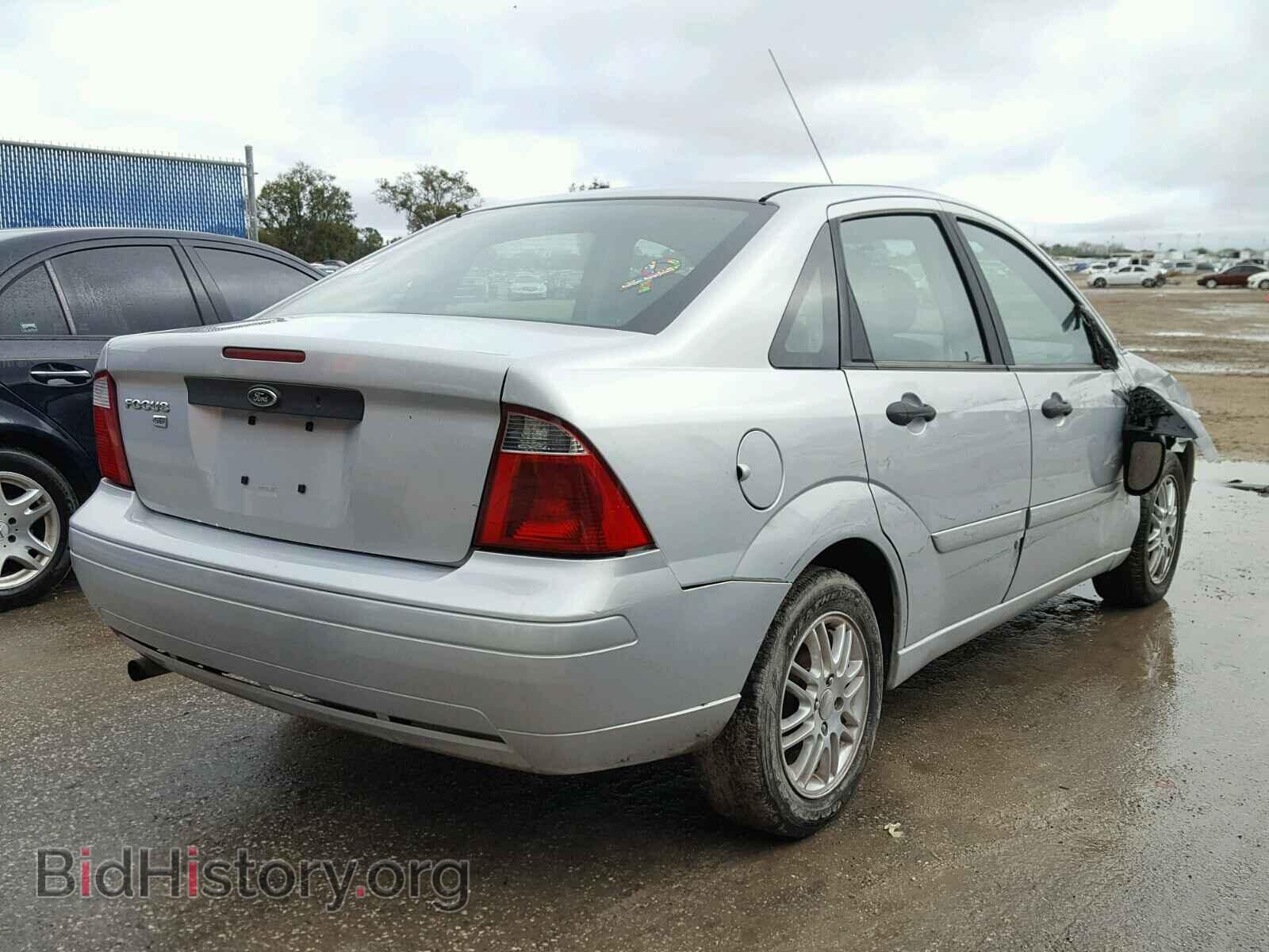 2007 FORD FOCUS - VIN: 1FAFP34N97W132054 - Photo 4
