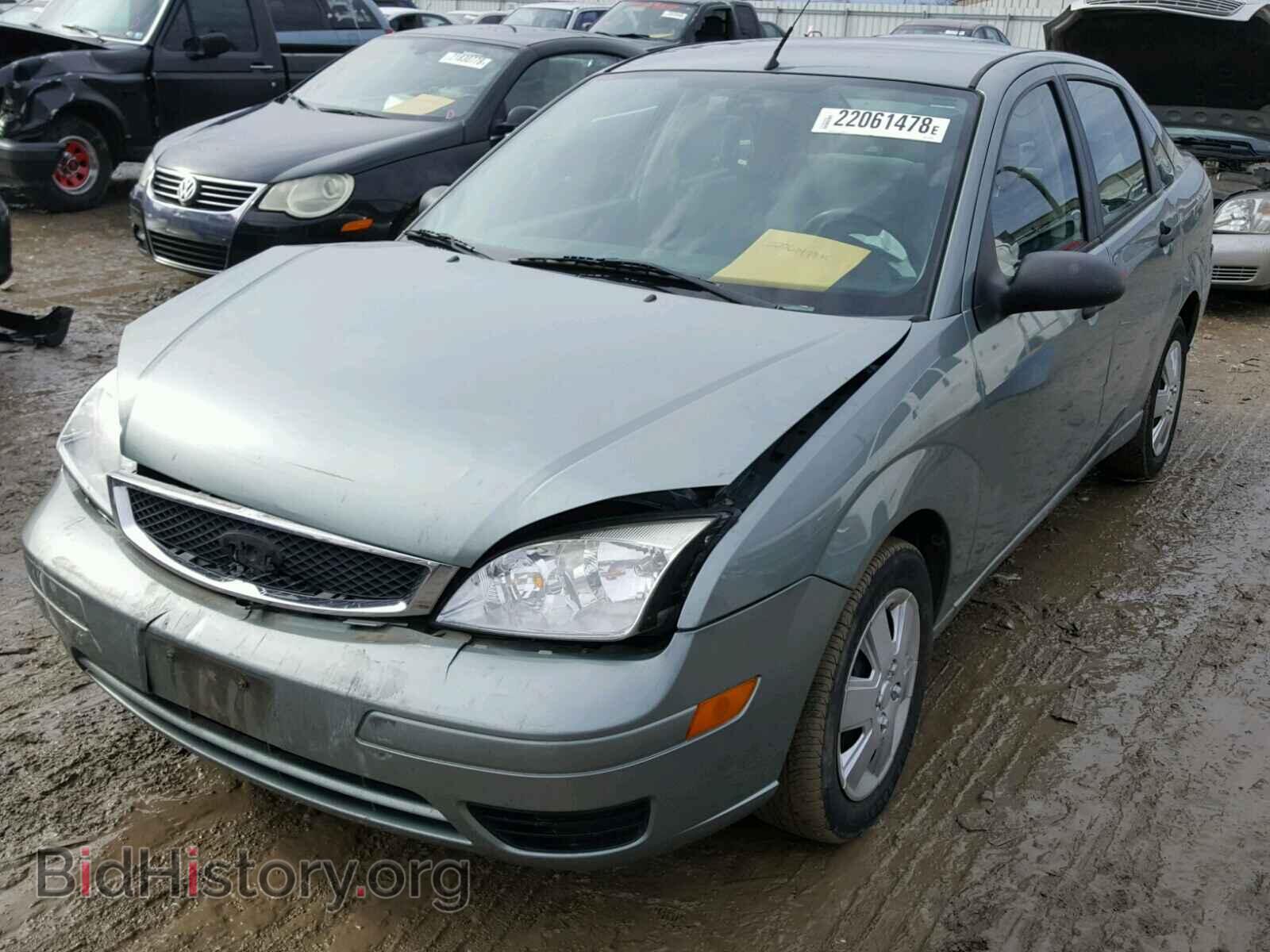 2006 FORD FOCUS - VIN: 1FAFP34N56W152932 - Photo 2