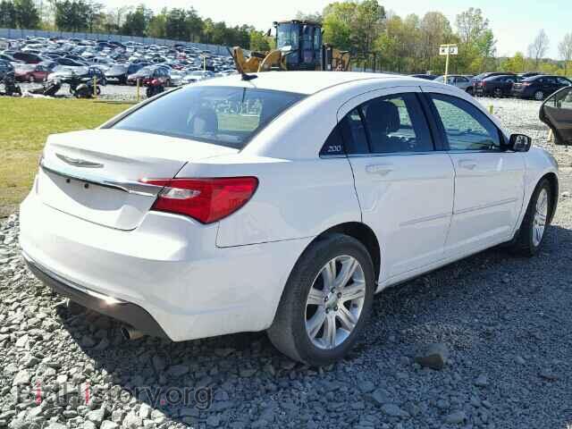 2012 CHRYSLER 200 - VIN: 1C3CCBAB3CN244804 - Фото 4
