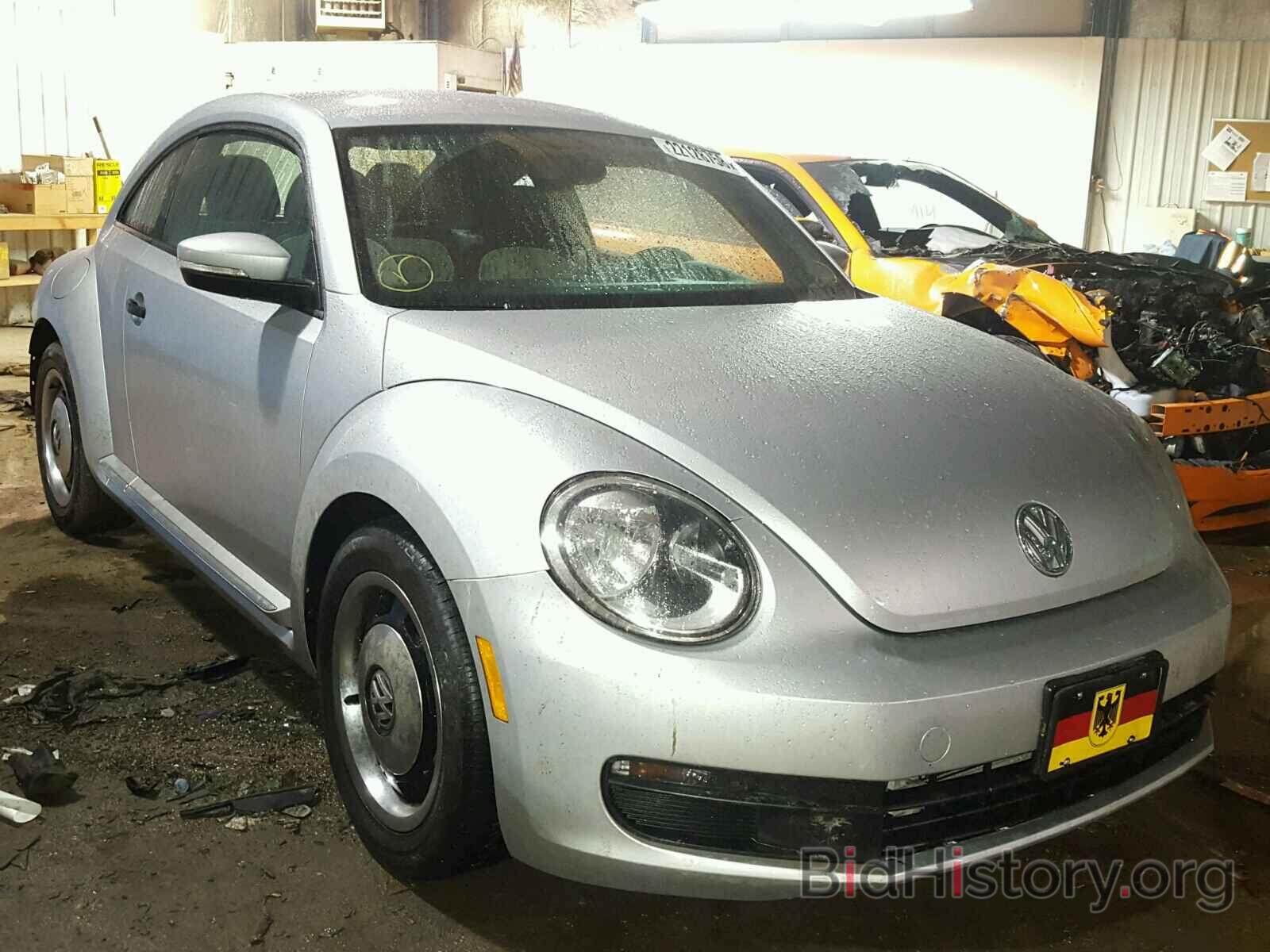 Photo 3VWF17AT6FM656330 - VOLKSWAGEN BEETLE 2015