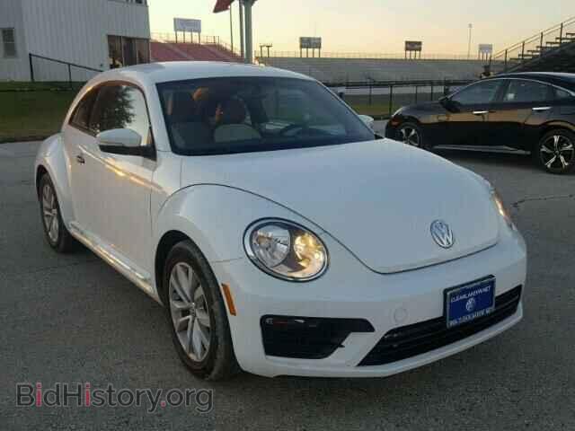 Photo 3VWF17AT6HM628059 - VOLKSWAGEN BEETLE 2017