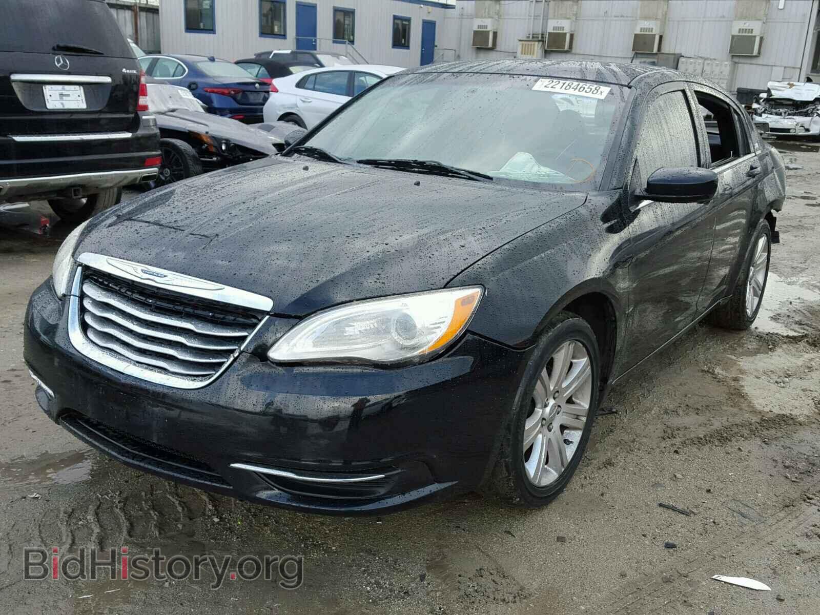 2013 CHRYSLER 200 - VIN: 1C3CCBAB3DN660367 - Фото 2