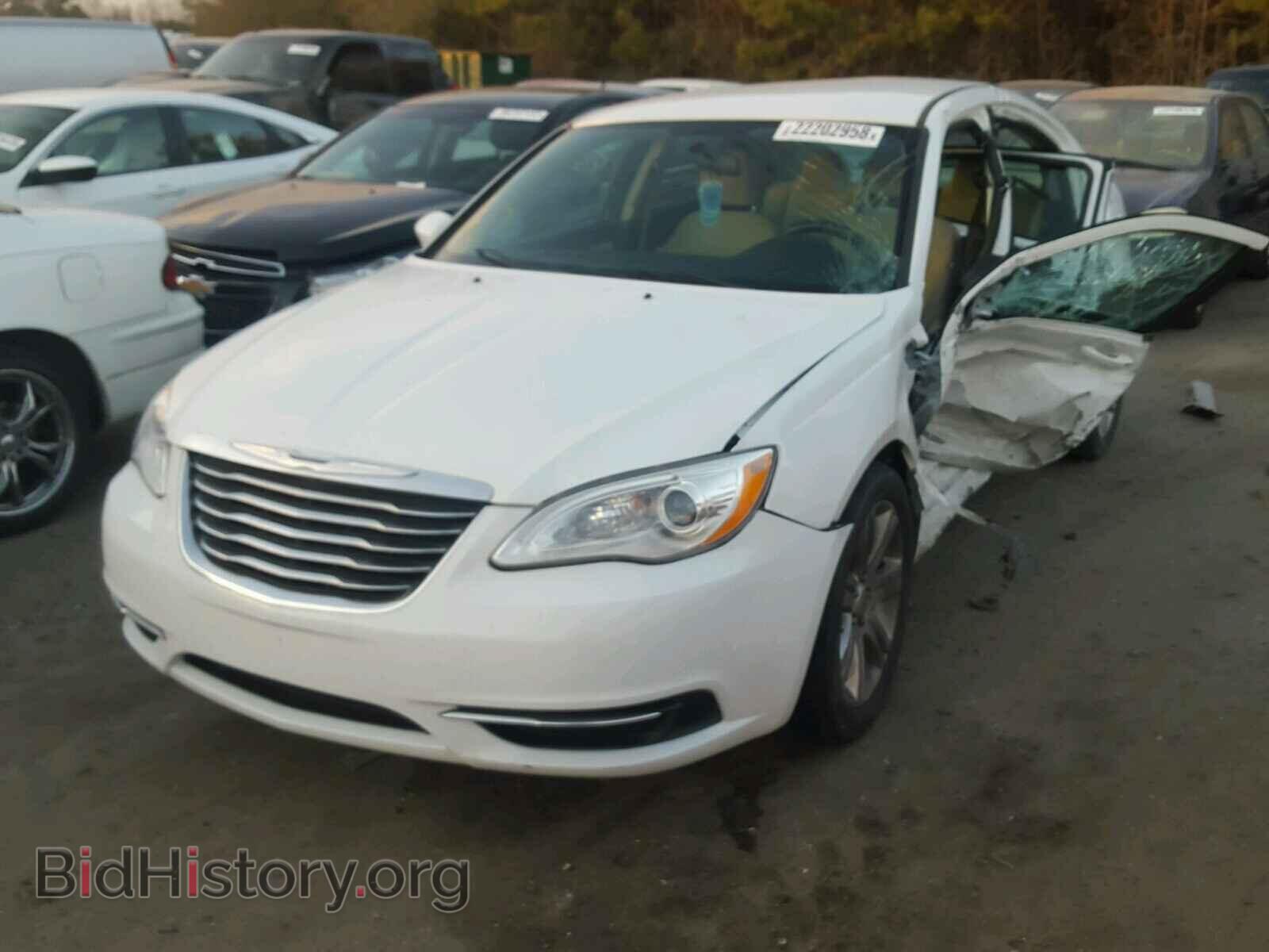 2013 CHRYSLER 200 - VIN: 1C3CCBAB0DN670323 - Фото 2