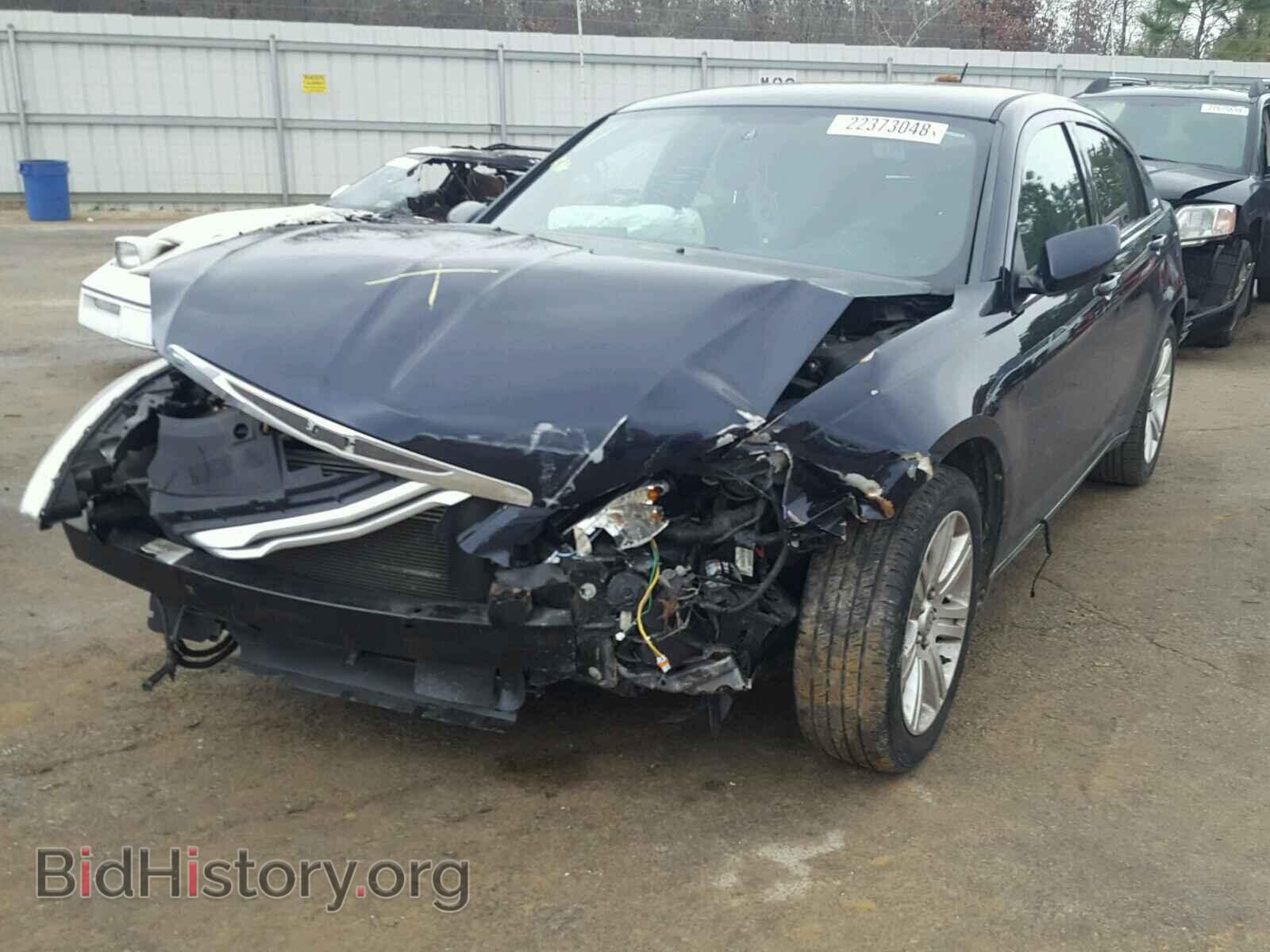 2011 CHRYSLER 200 - VIN: 1C3BC1FB3BN576741 - Фото 2